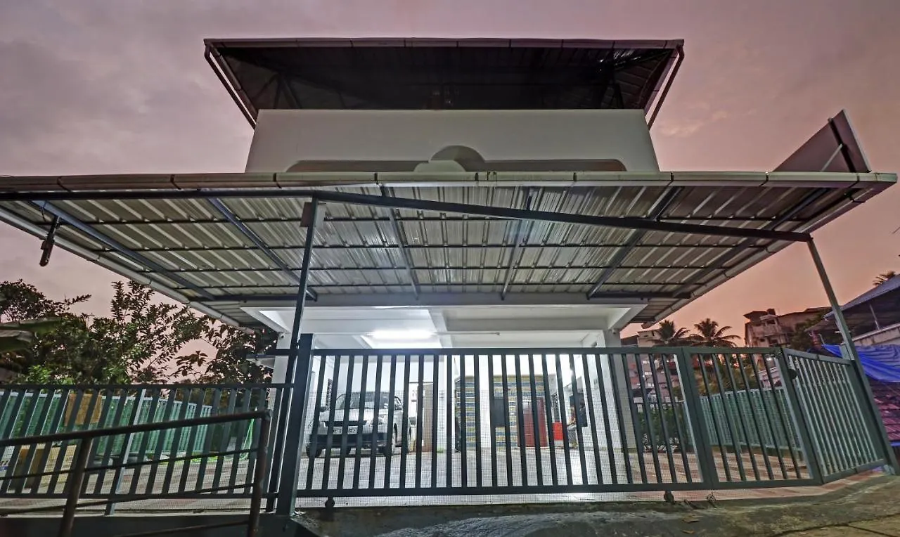 Nirupama,Hotel Aluva 700 Mtr From Aluva Railway Station Alwaye 3*,  India
