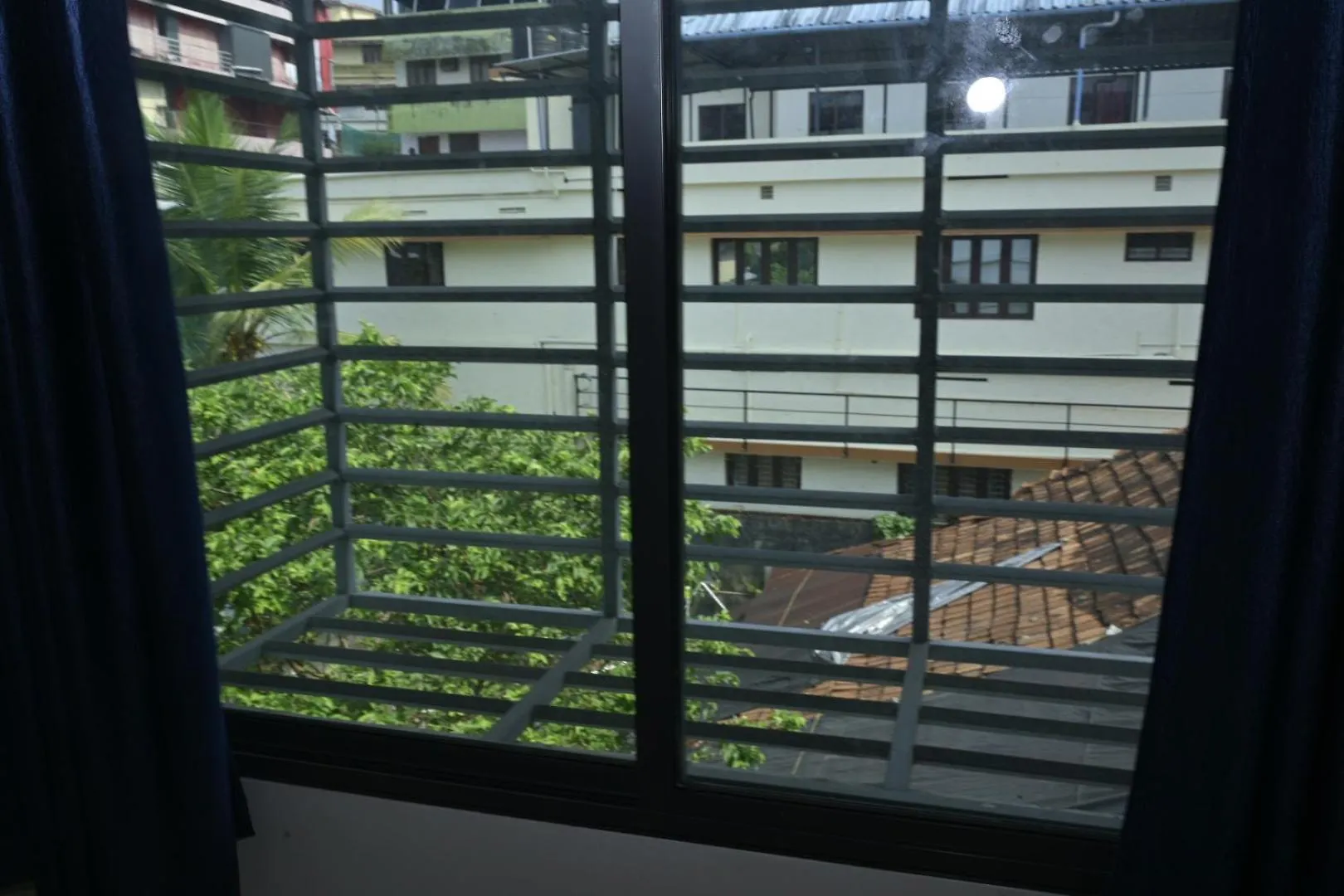 Nirupama,Hotel Aluva 700 Mtr From Aluva Railway Station Alwaye Hotel