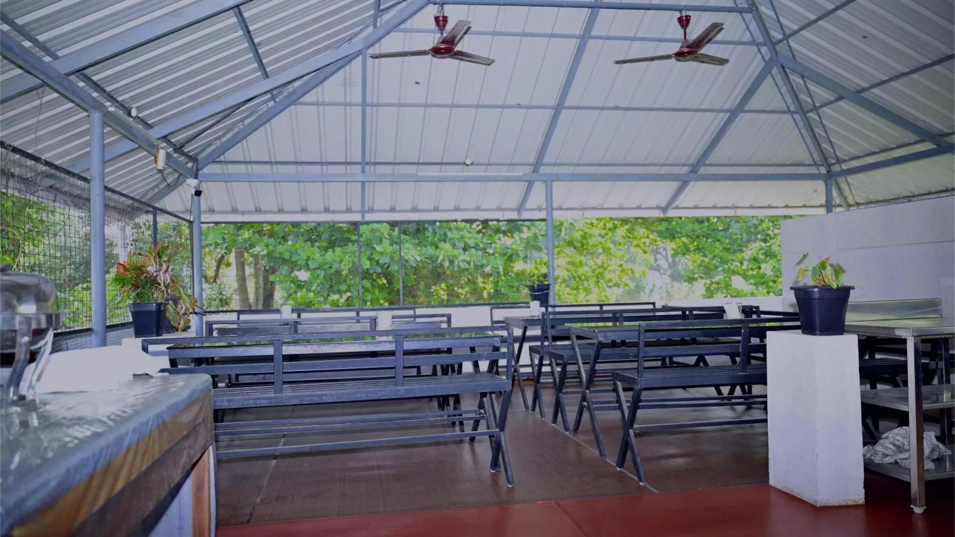 Nirupama,Hotel Aluva 700 Mtr From Aluva Railway Station Alwaye Hotel