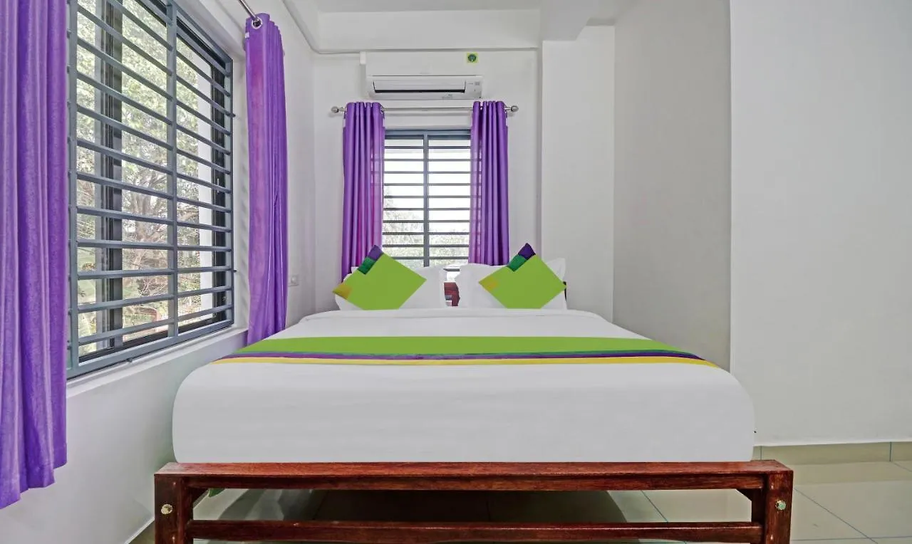 Nirupama,Hotel Aluva 700 Mtr From Aluva Railway Station Alwaye