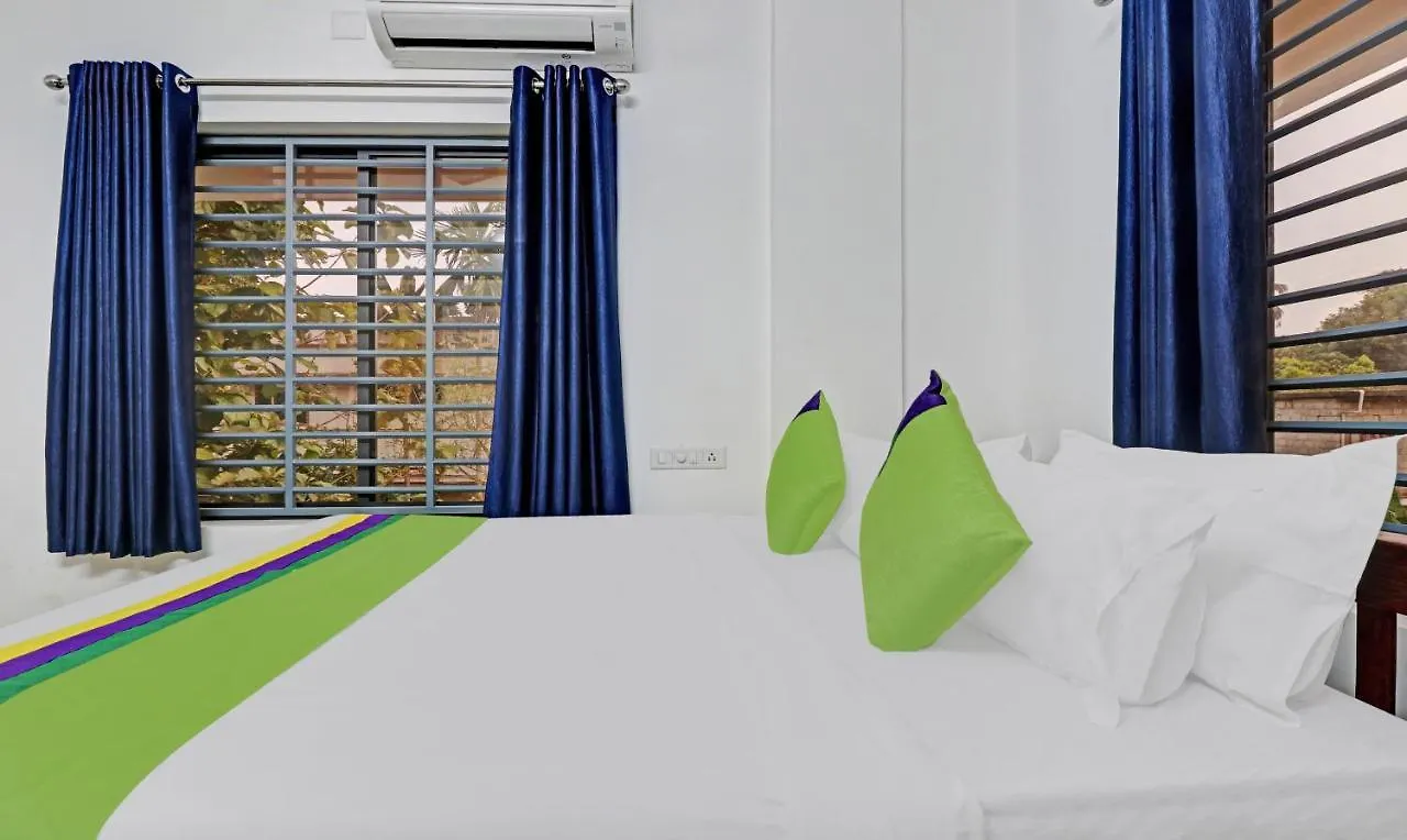 Nirupama,Hotel Aluva 700 Mtr From Aluva Railway Station Alwaye 3*,  India
