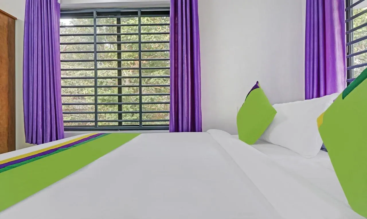 Nirupama,Hotel Aluva 700 Mtr From Aluva Railway Station Alwaye Hotel