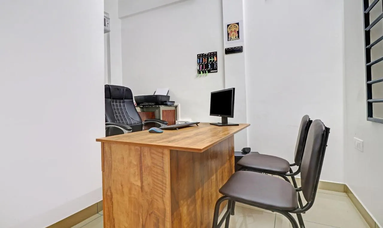Nirupama,Hotel Aluva 700 Mtr From Aluva Railway Station Alwaye