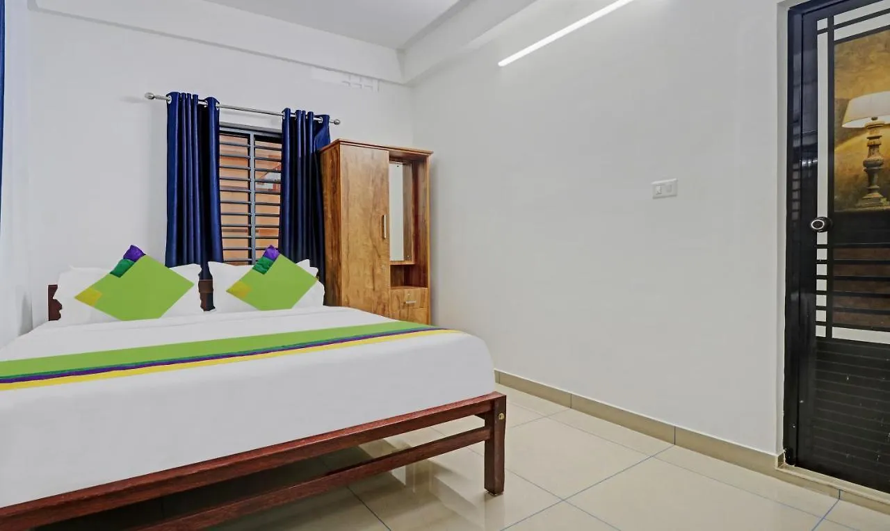 Nirupama,Hotel Aluva 700 Mtr From Aluva Railway Station Alwaye Hotel