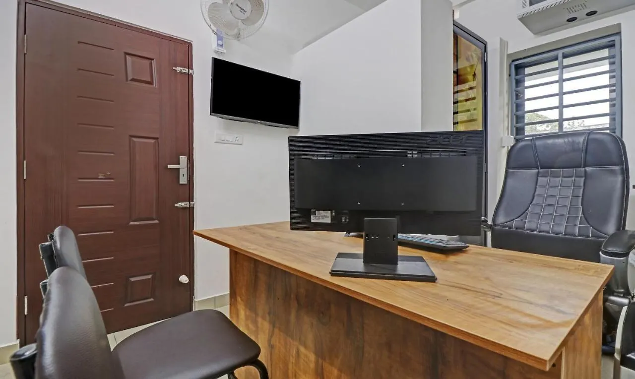 Nirupama,Hotel Aluva 700 Mtr From Aluva Railway Station Alwaye 3*,  India