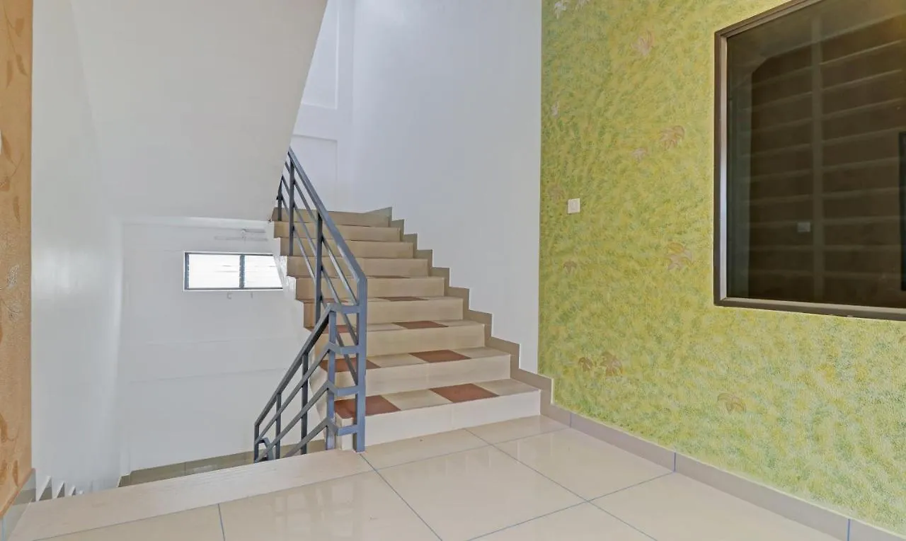 Nirupama,Hotel Aluva 700 Mtr From Aluva Railway Station Alwaye
