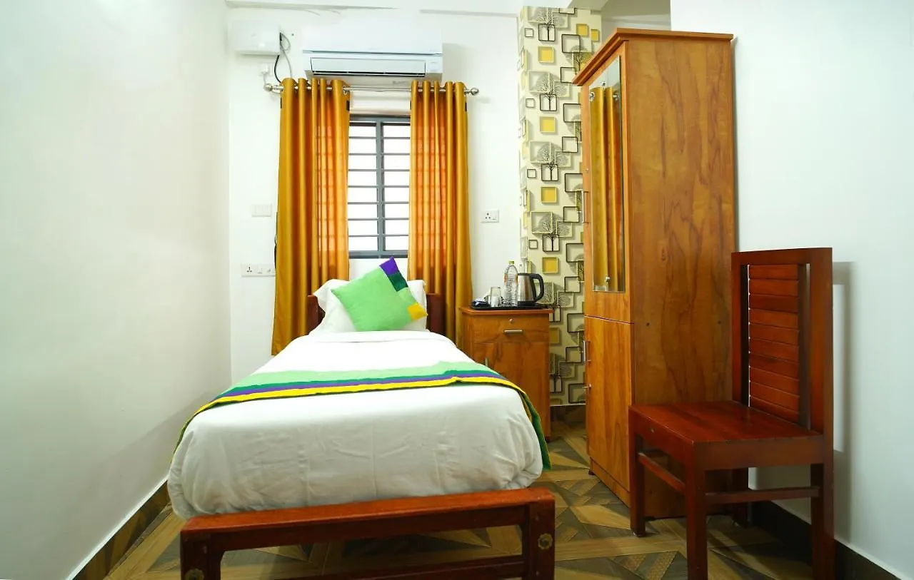 Nirupama,Hotel Aluva 700 Mtr From Aluva Railway Station Alwaye Hotel
