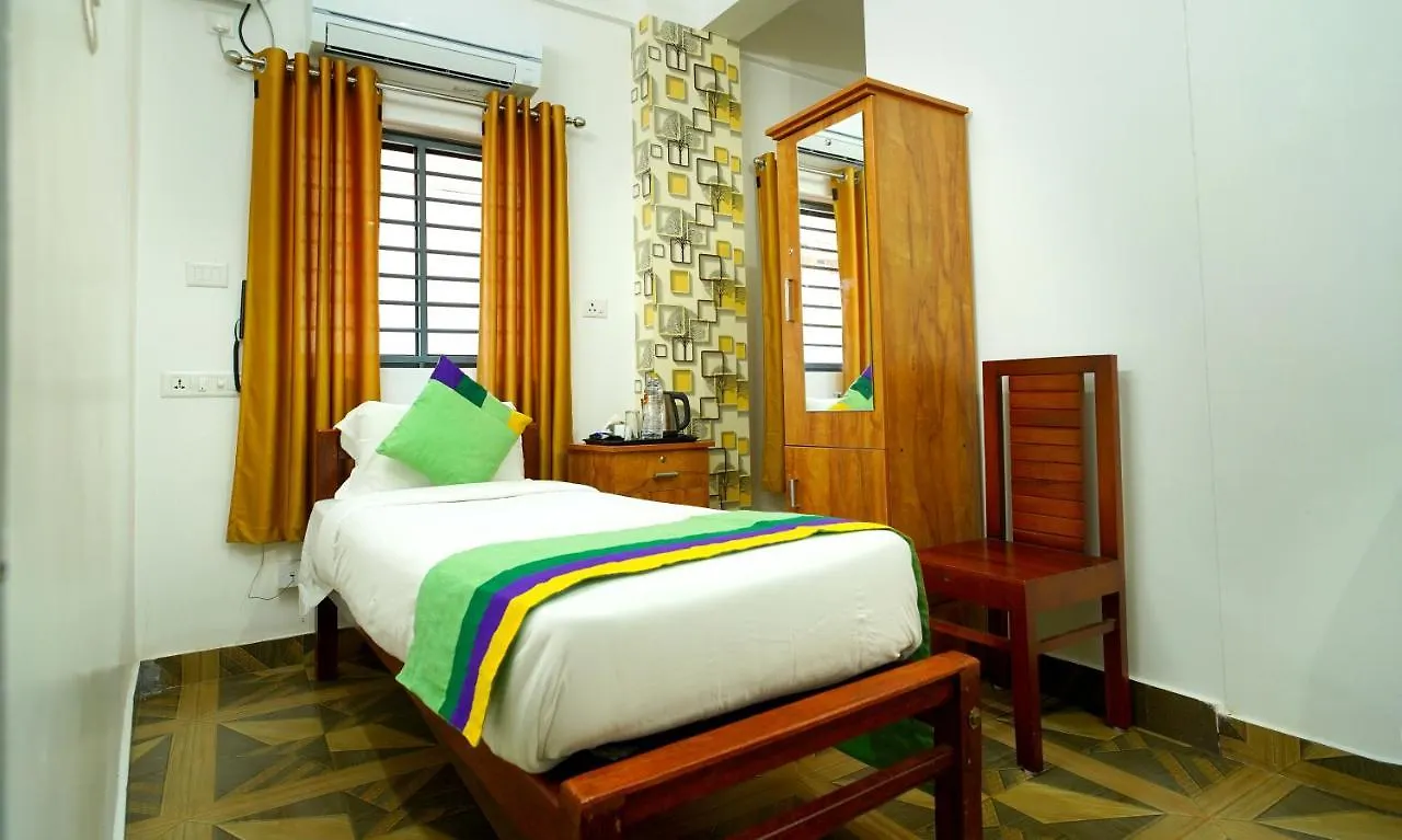 Nirupama,Hotel Aluva 700 Mtr From Aluva Railway Station Alwaye