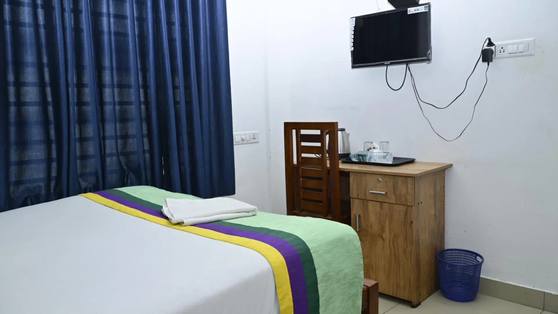 *** Hotel Nirupama,Hotel Aluva 700 Mtr From Aluva Railway Station Alwaye India