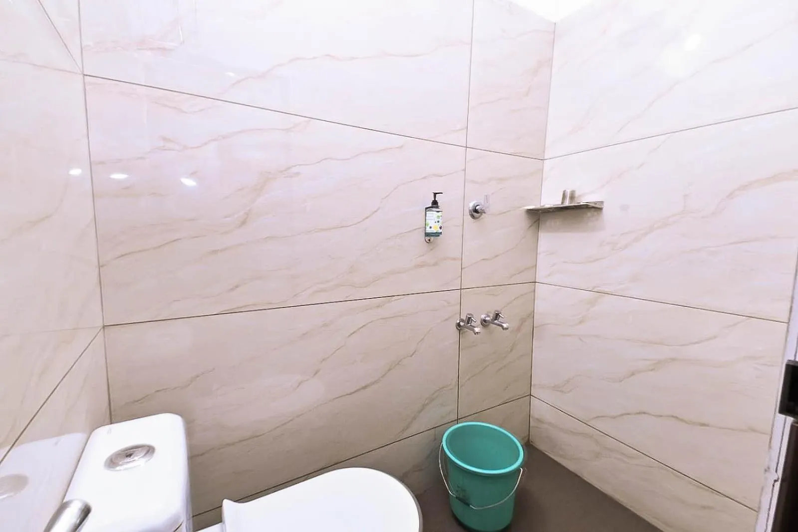 Hotel Nirupama,Hotel Aluva 700 Mtr From Aluva Railway Station Alwaye
