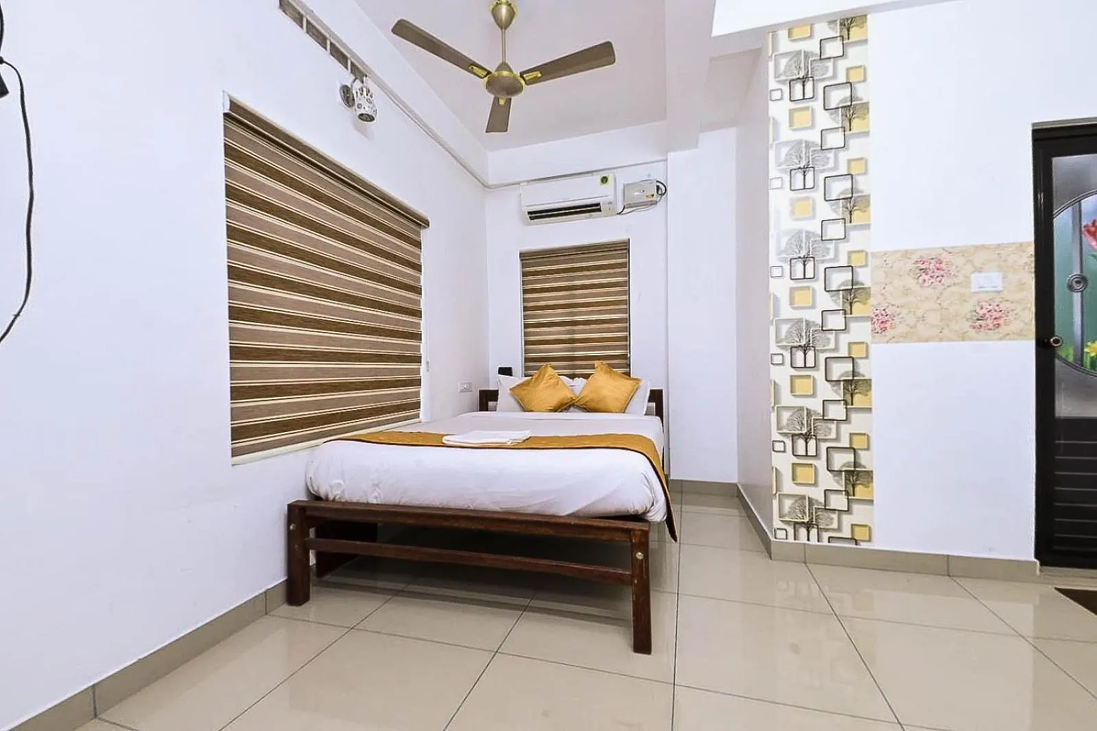 Nirupama,Hotel Aluva 700 Mtr From Aluva Railway Station Alwaye India
