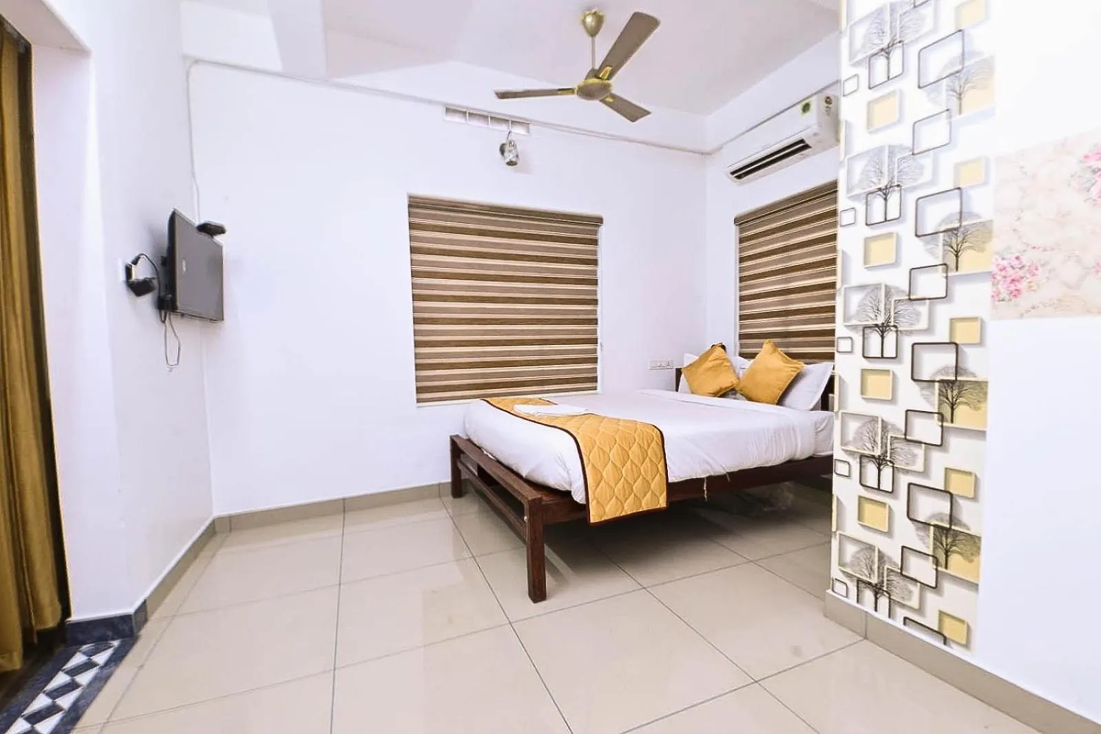 *** Hotel Nirupama,Hotel Aluva 700 Mtr From Aluva Railway Station Alwaye India