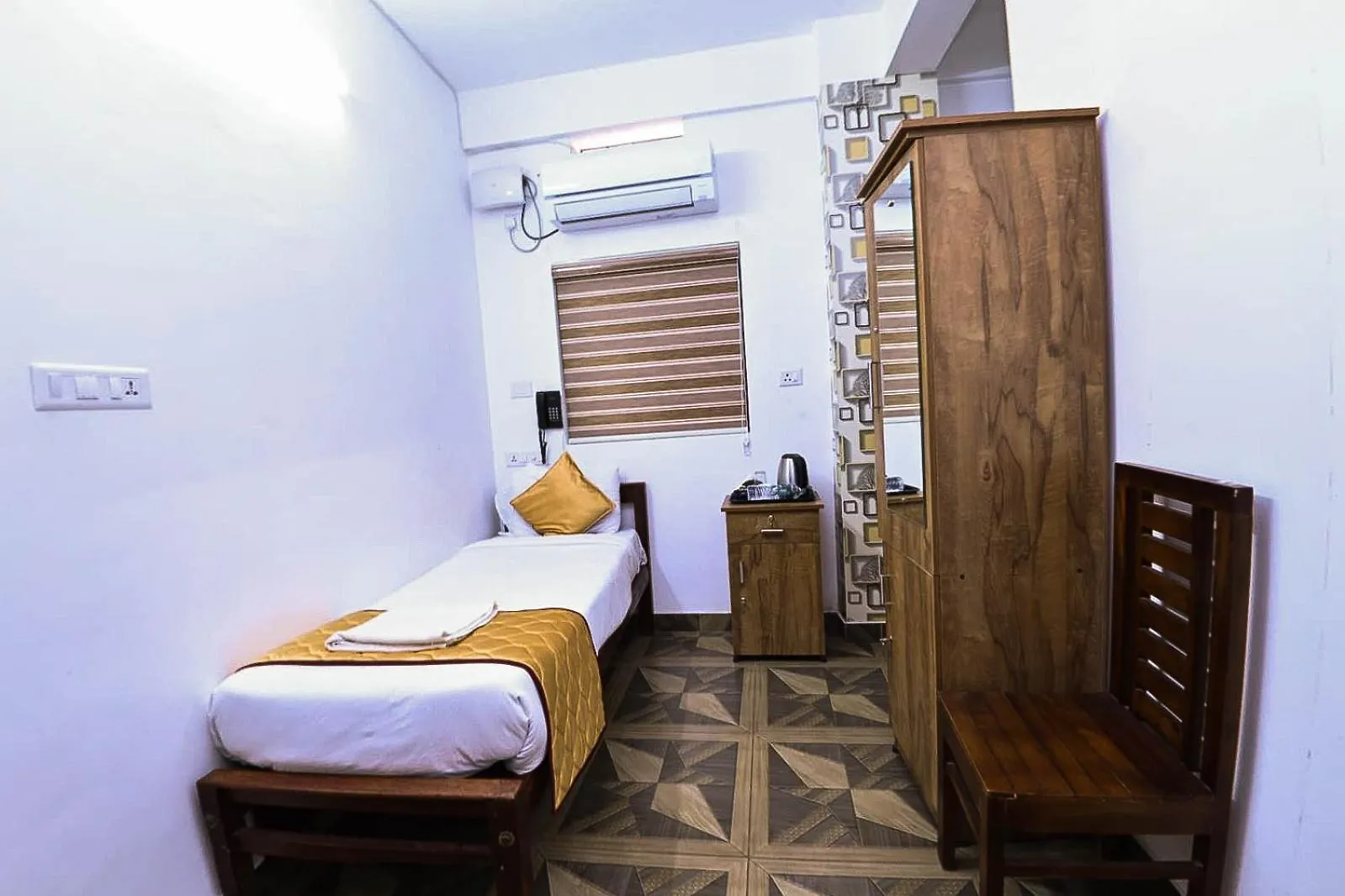 Hotel Nirupama,Hotel Aluva 700 Mtr From Aluva Railway Station Alwaye