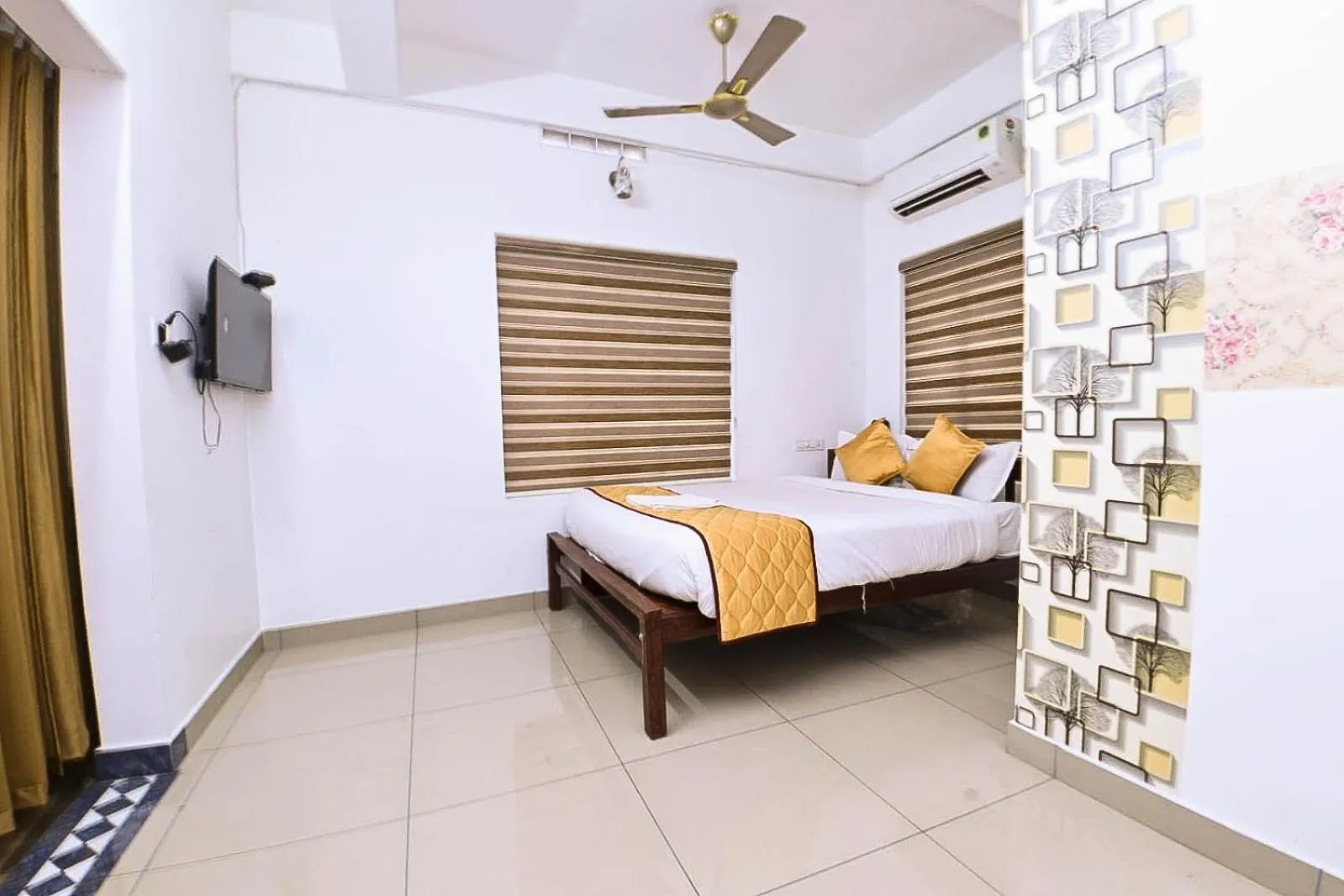 Nirupama,Hotel Aluva 700 Mtr From Aluva Railway Station Alwaye